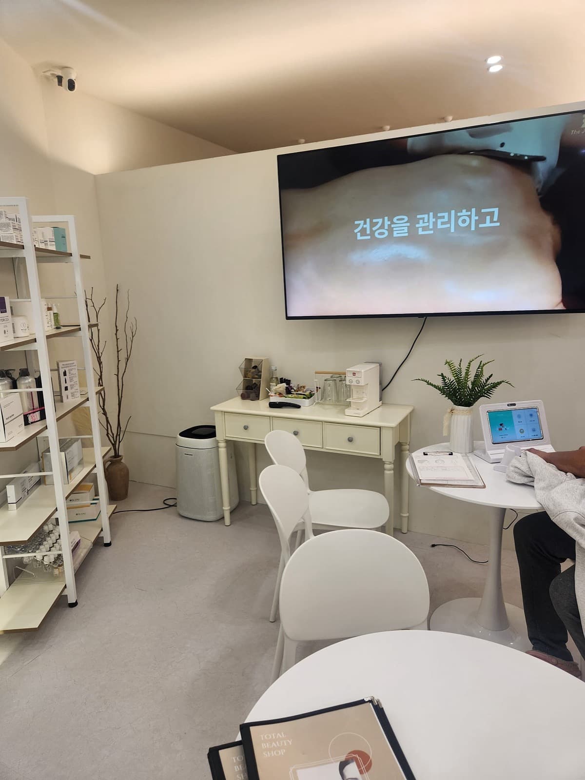 파주 운정신도시 메인상가, 22평 무권리 에스테틱 매장 사진 2