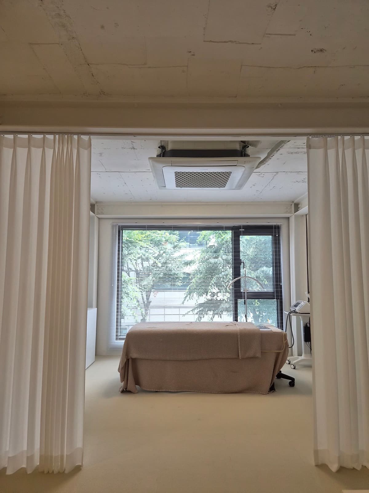 합정역 도보 5분, 10평 피부관리샵 단독 화장실·시설 완비 사진 2